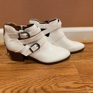 New Indigo Road White Women's Bootie -  Sz. 8M